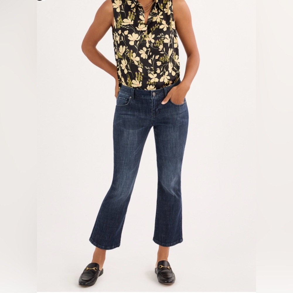 ☀️SALE☀️2025 Cabi Kick Back Kick Flare Cropped Women's Blue Jeans. Classic.